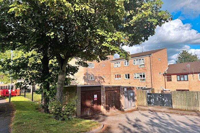 2 Bedroom Flat To Rent In Farmhouse Road, WV12