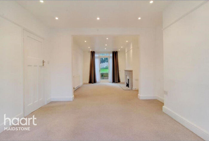 3 Bedroom Semi-Detached House To Rent In Moncktons Lane, Maidstone, ME14