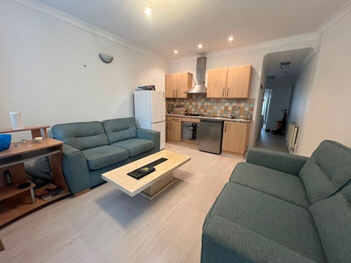 2 Bedroom Flat To Rent In Faber Gardens, London, NW4