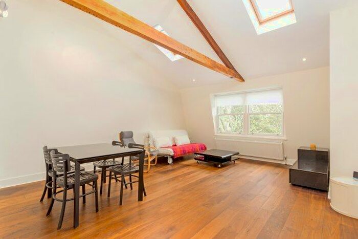 2 Bedroom Flat To Rent In Redcliffe Gardens, London, SW10