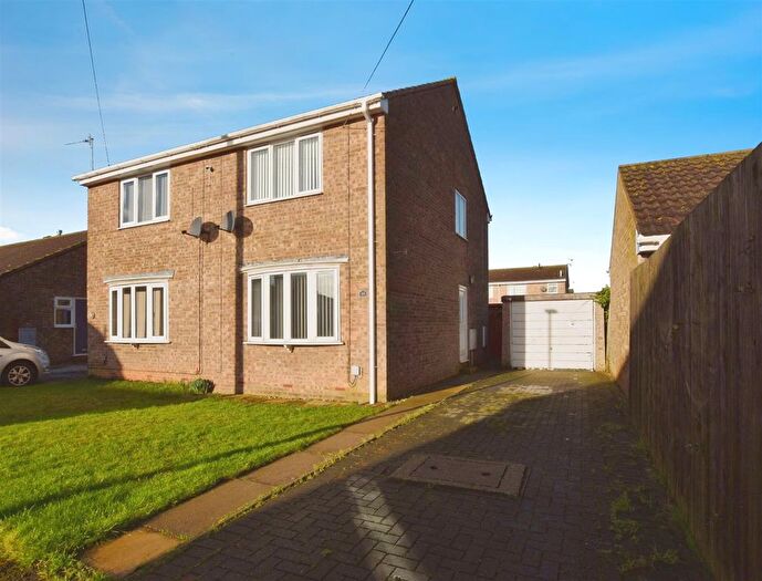 2 Bedroom Semi-Detached House For Sale In Poultney Garth, Hedon, HU12
