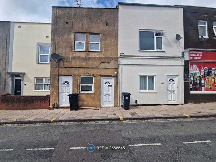 2 Bedroom Flat To Rent In Two Mile Hill Road, Bristol, BS15