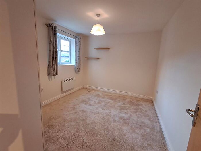 2 Bedroom Property To Rent In Arundel Drive, Borehamwood, WD6