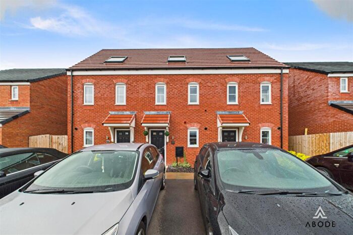 3 Bedroom Town House For Sale In Attlee Avenue, DE13