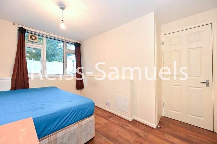 4 Bedroom Maisonette To Rent In Cooks Road, Kennington, Southwark, London, SE17