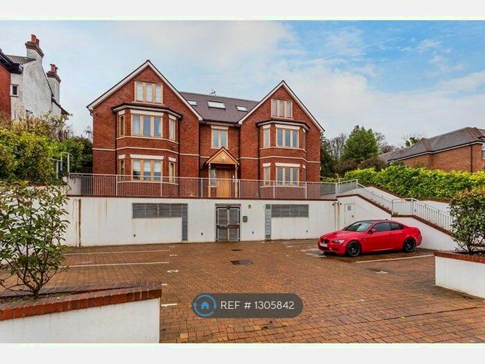 2 Bedroom Flat To Rent In Plough Lane, Purley CR8