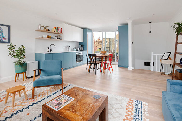 2 Bedroom Flat For Sale In Danbury Street, London, N1