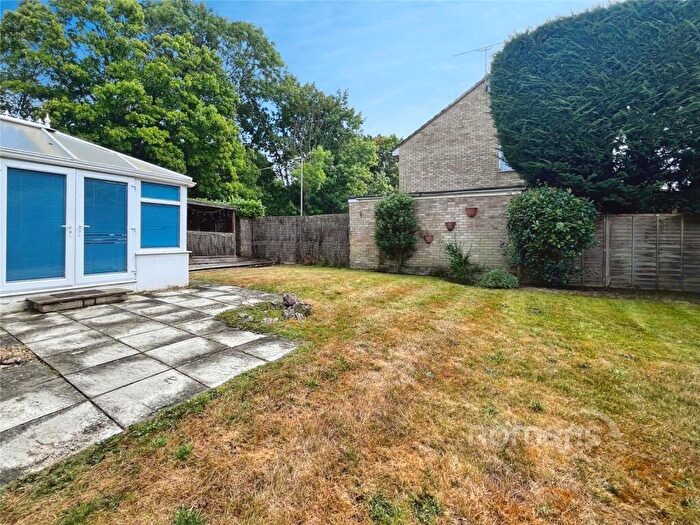 3 Bedroom Detached House For Sale In Woburn Avenue, Farnborough, Hampshire, GU14