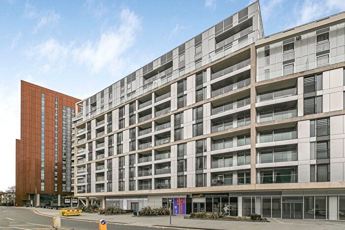 2 Bedroom Flat To Rent In Buckhold Road, London, SW18