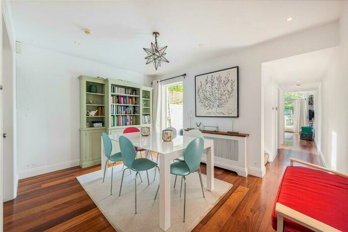 2 Bedroom Cottage To Rent In Cross Street, London, SW13