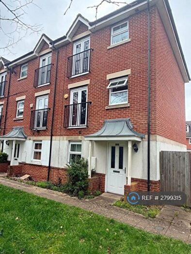 4 Bedroom End Of Terrace House To Rent In Rossby, Reading, RG2