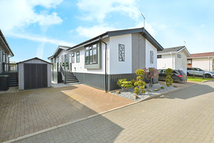 2 Bedroom Park Home For Sale In Peterborough, Cambridgeshire, PE8