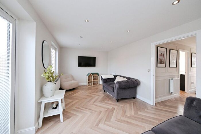 4 Bedroom Semi Detached House For Sale In Pennington Way, Nottingham, NG15