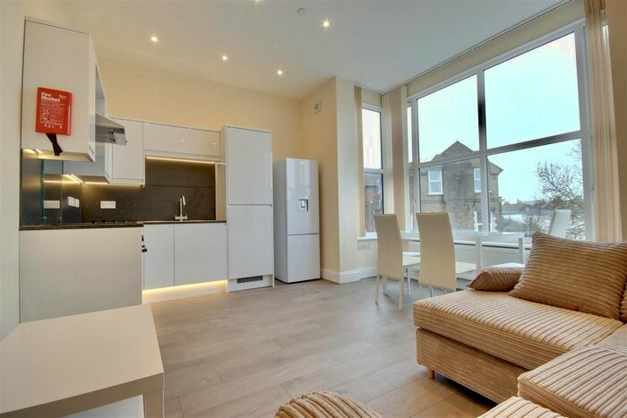 2 Bedroom Flat To Rent In St. Helens Parade, Southsea, PO4