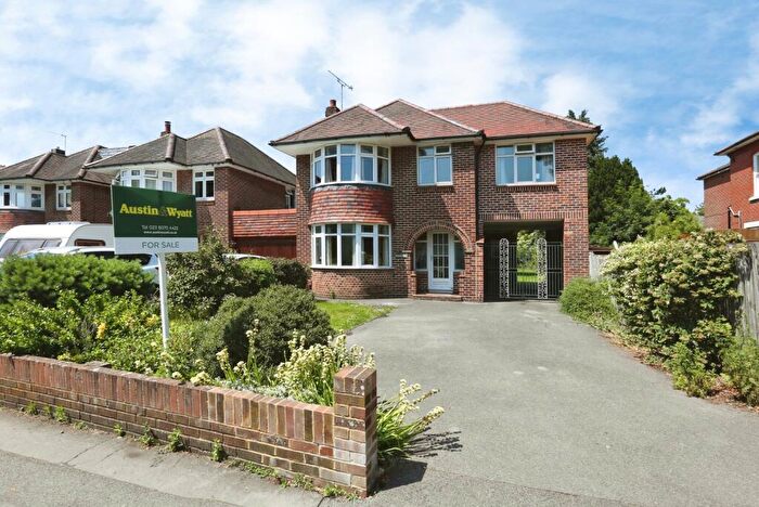 4 Bedroom Detached House For Sale In Bellemoor Road, Southampton, Hampshire, SO15