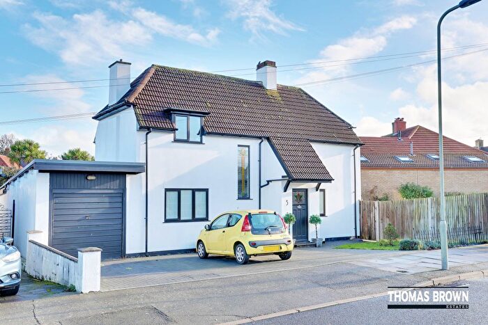 4 Bedroom Detached House For Sale In Rookesley Road, Orpington, BR5