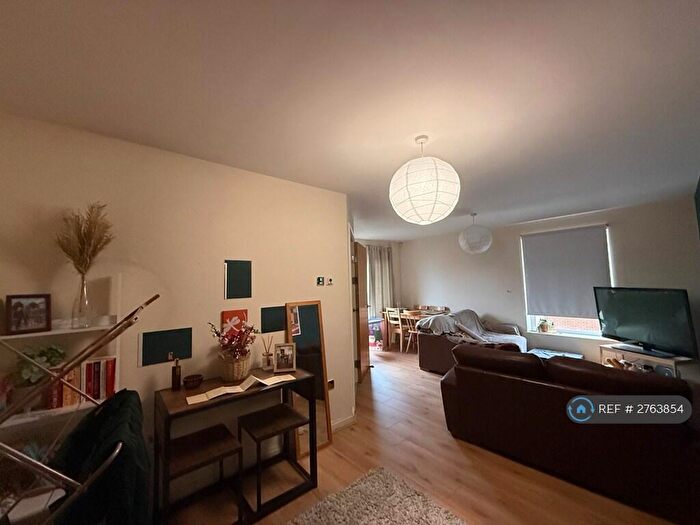 2 Bedroom Flat To Rent In Chandlery Way, Cardiff, CF10