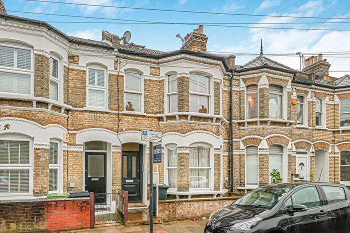 1 Bedroom Flat For Sale In Ballater Road, Brixton, SW2