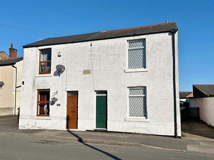 2 Bedroom Semi-Detached House For Sale In Lamb Inn Road, Knottingley, WF11