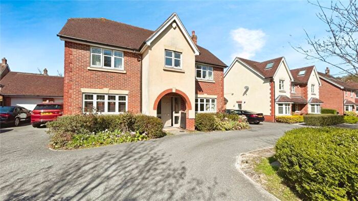 5 Bedroom Detached House For Sale In Turstin Drive, Fleet, Hampshire, GU51
