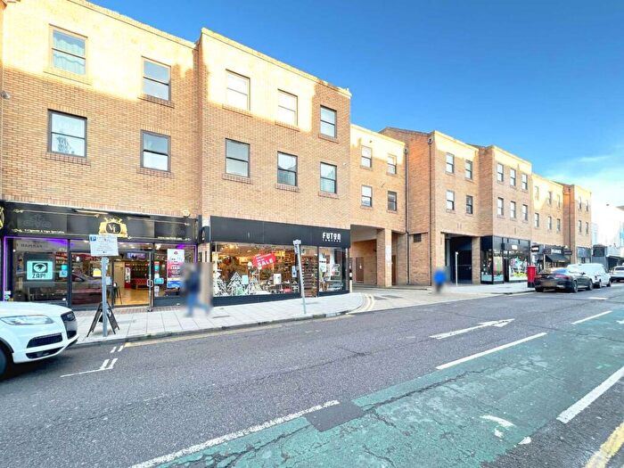 2 Bedroom Flat To Rent In Fife Road, Kingston Upon Thames, KT1