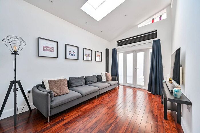 2 Bedroom Flat For Sale In Brockley Rise, Honor Oak Park, London, SE23