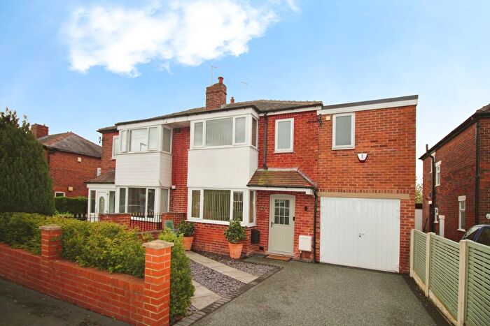 3 Bedroom Semi-Detached House For Sale In Carr Gate Mount, Wakefield, WF2