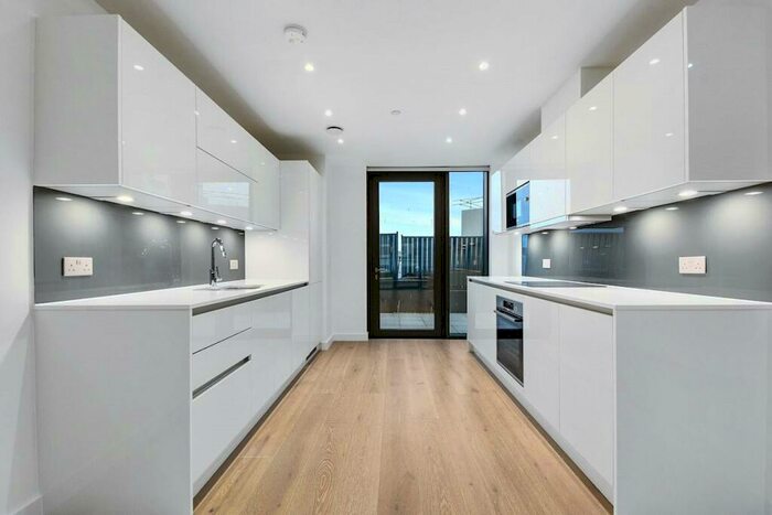 4 Bedroom Apartment To Rent In City North, London, N4