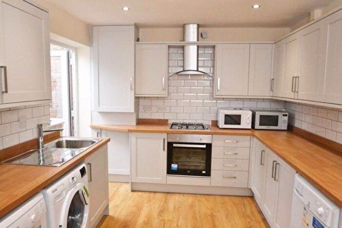 6 Bedroom Semi Detached House To Rent In Chervil Close, Manchester, M14