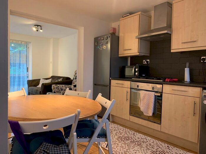 2 Bedroom Flat To Rent In Charles Street, Hillingdon, UB10