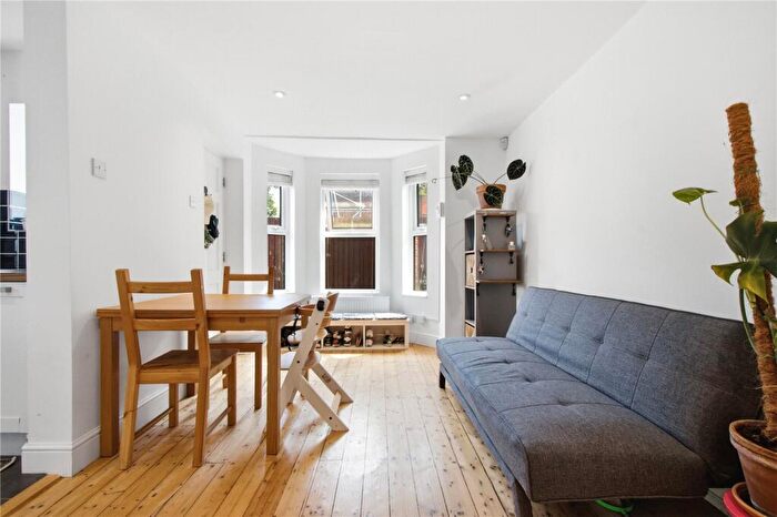 2 Bedroom Apartment To Rent In Gladstone Avenue, London, N22