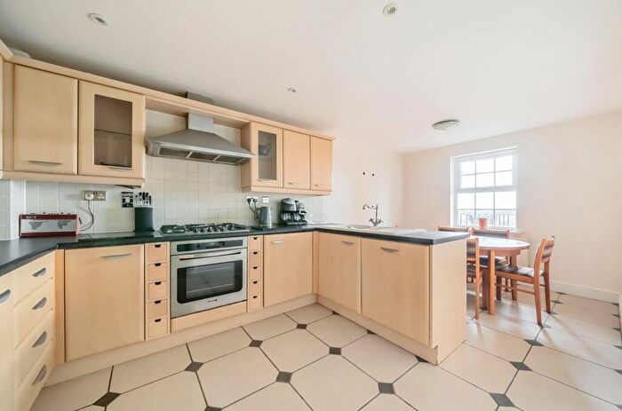 2 Bedroom Apartment For Sale In Kipling Close, Warley, CM14