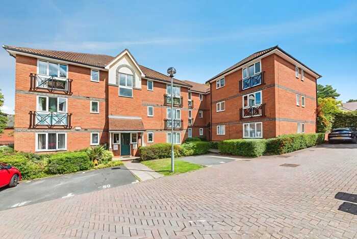 2 Bedroom Flat For Sale In Shaw Park, Crowthorne, Berkshire, RG45