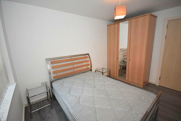 2 Bedroom Apartment To Rent In The Quadrangle, Manchester, M1