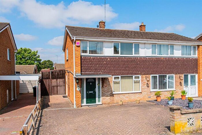 3 Bedroom House For Sale In Pennine Way, Kettering, NN16