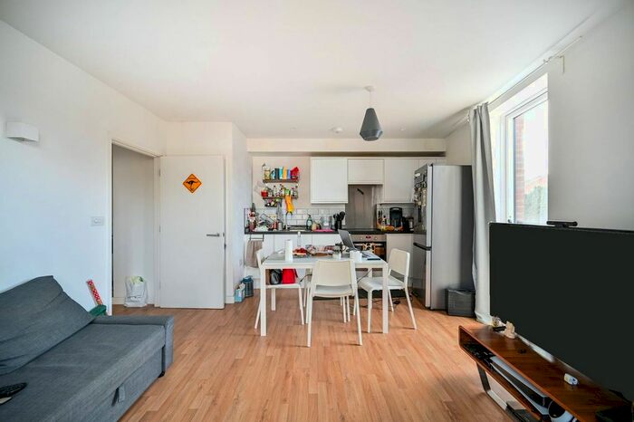 1 Bedroom Flat To Rent In Cowleaze Road, Kingston, Kingston Upon Thames, KT2