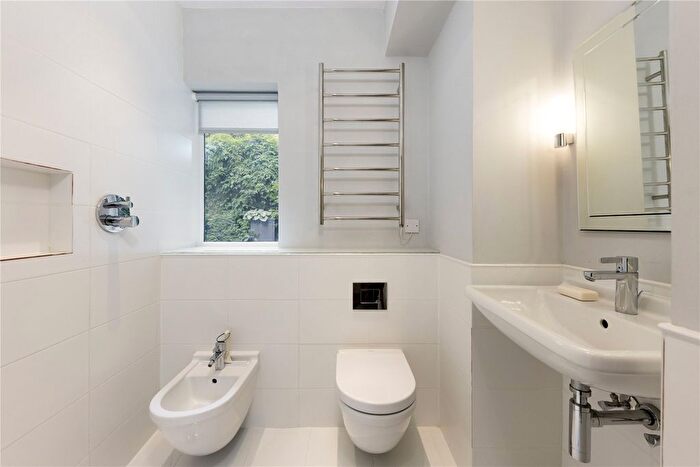 1 Bedroom Flat For Sale In Embankment Gardens, London, SW3