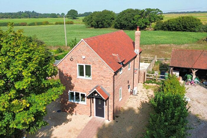 2 Bedroom Detached House For Sale In Worlds End, Beedon, RG20
