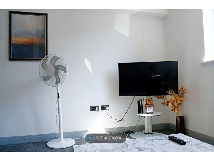 1 Bedroom Flat To Rent In Liv, Bradford, BD1