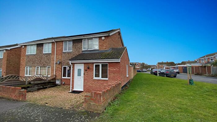 3 Bedroom Semi Detached House To Rent In Harlech Road, Bedford, MK41