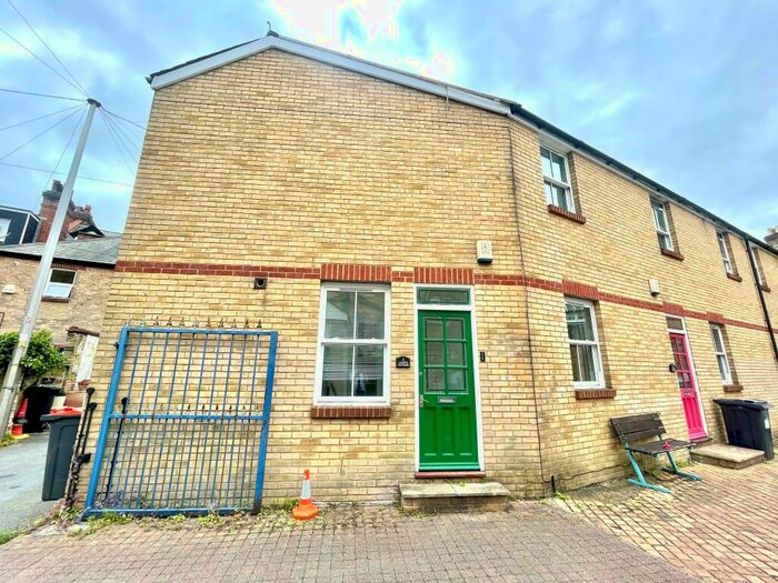 2 Bedroom Mews To Rent In Jasmine Court, Westbourne, BH4