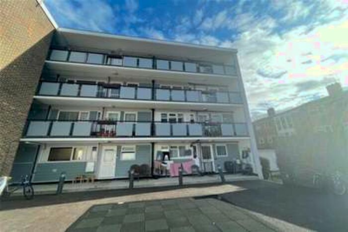 1 Bedroom Flat To Rent In Lee Chapel South, Basildon, SS16