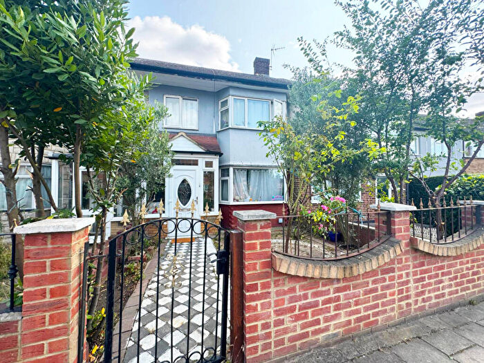 3 Bedroom Terraced House For Sale In Ley Street, Ilford, Essex, IG2