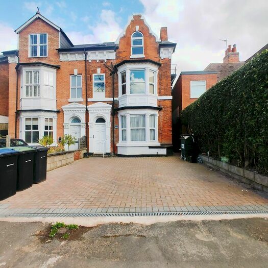 3 Bedroom Flat To Rent In Ascot Road, Moseley, Birmingham, B13
