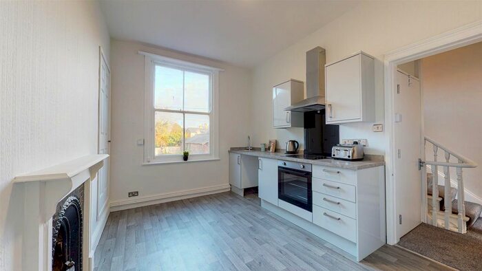 2 Bedroom Flat To Rent In Valley Road, Scarborough YO11