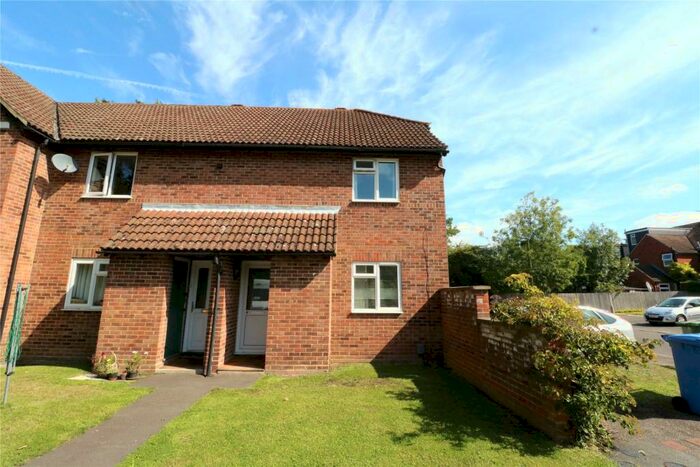 1 Bedroom Maisonette To Rent In Vesey Close, Farnborough, Hampshire, GU14