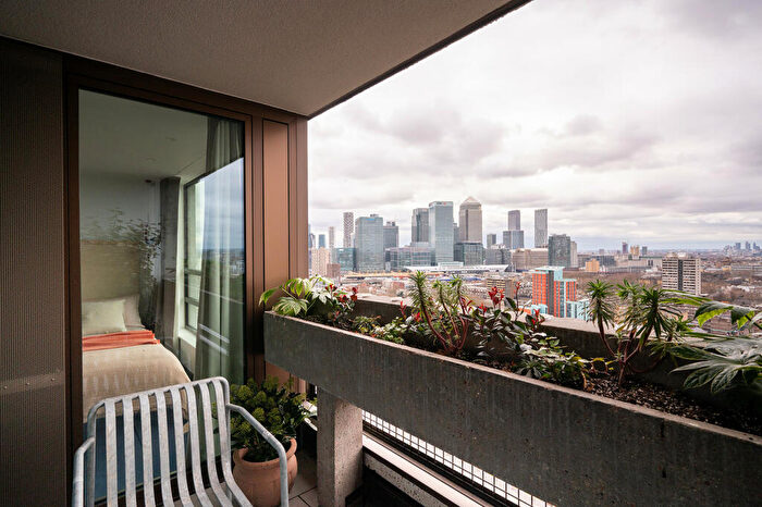 2 Bedroom Flat To Rent In Balfron Tower, St Leonards Road, London, E14