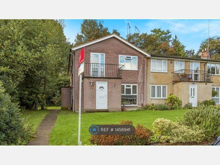 2 Bedroom Flat To Rent In Lower Camden, Chislehurst, BR7