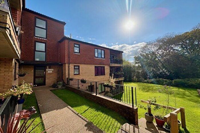 2 Bedroom Flat To Rent In Oaklands, Crowborough, TN6