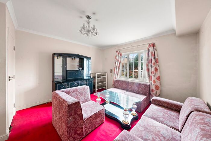 2 Bedroom Flat For Sale In Willow Tree Lane, Hayes, UB4